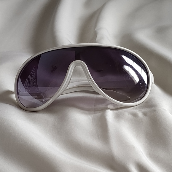 D&G inspired sunnies (Vintage) - Picture 7 of 11